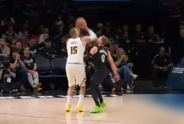 26投7中，正负值-21！三届MVP被防到心态失衡，直接上肘子，你敢信？
戈贝