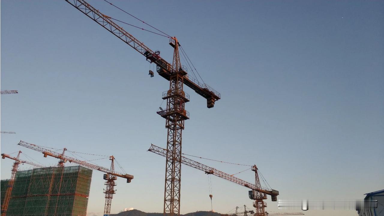 看看在工地的苦日子，身为施工员的你还会不好好考建造师吗