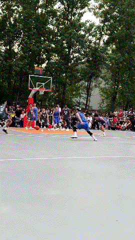 乡村篮球🏀比赛，请了黑人来助阵……
简直是降维打击[捂脸]太强了……
#排留村