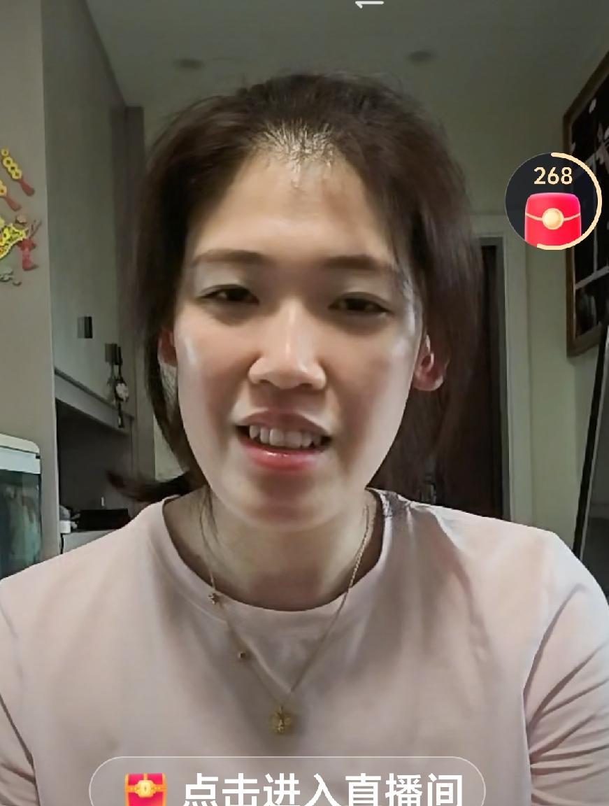 不忍心看李盈盈做直播
    今天下午在抖音里看到李盈莹在直播，心中觉得五味杂陈