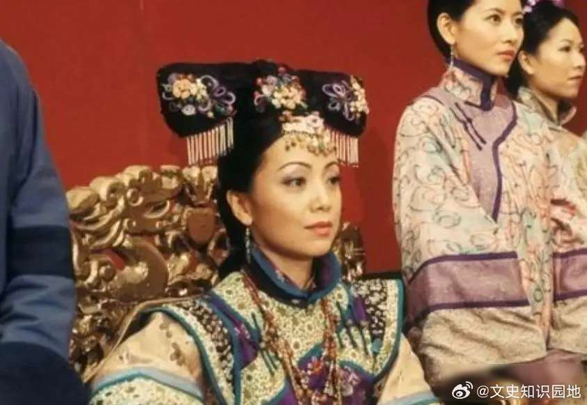 公元 469 年，一个 3 岁小孩刚被立为太子，同一天，他的亲生母亲便被赐死。从