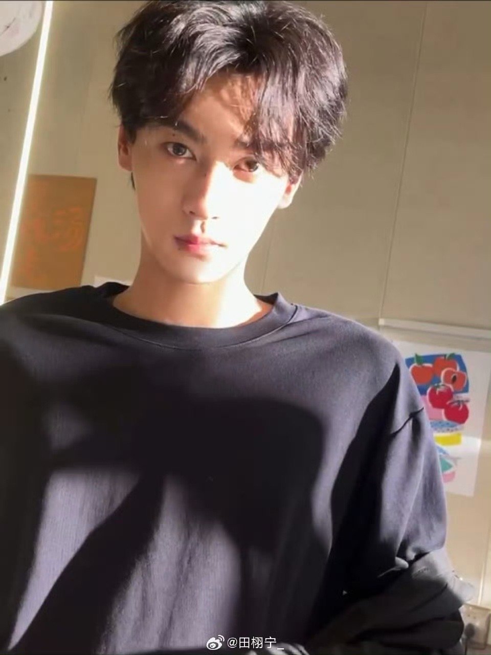 这次是以顶流视角出道了 田栩宁火起来不意外，毕竟沉淀了三年，不是白过的。热搜时长