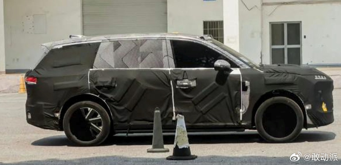 蔚来将推出全尺寸SUV ES9，车长超5300mm，轴距达3250mm，定位高于