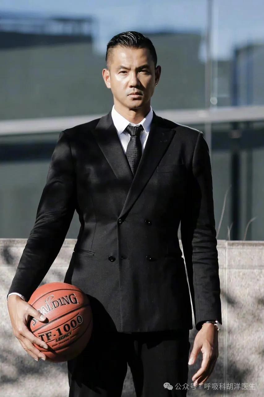 今年49岁，台湾著名娱乐圈名人，范玮琪老公陈建州突发心梗的消息，让很多人感到意外