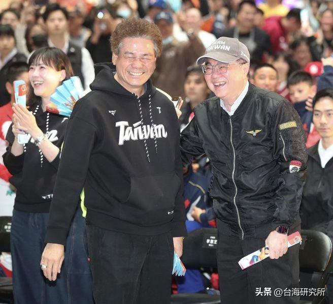 卓荣泰去日本，在台湾成了鬼故事

昨天，卓荣泰包机去日本看球赛
他还说是私人行程