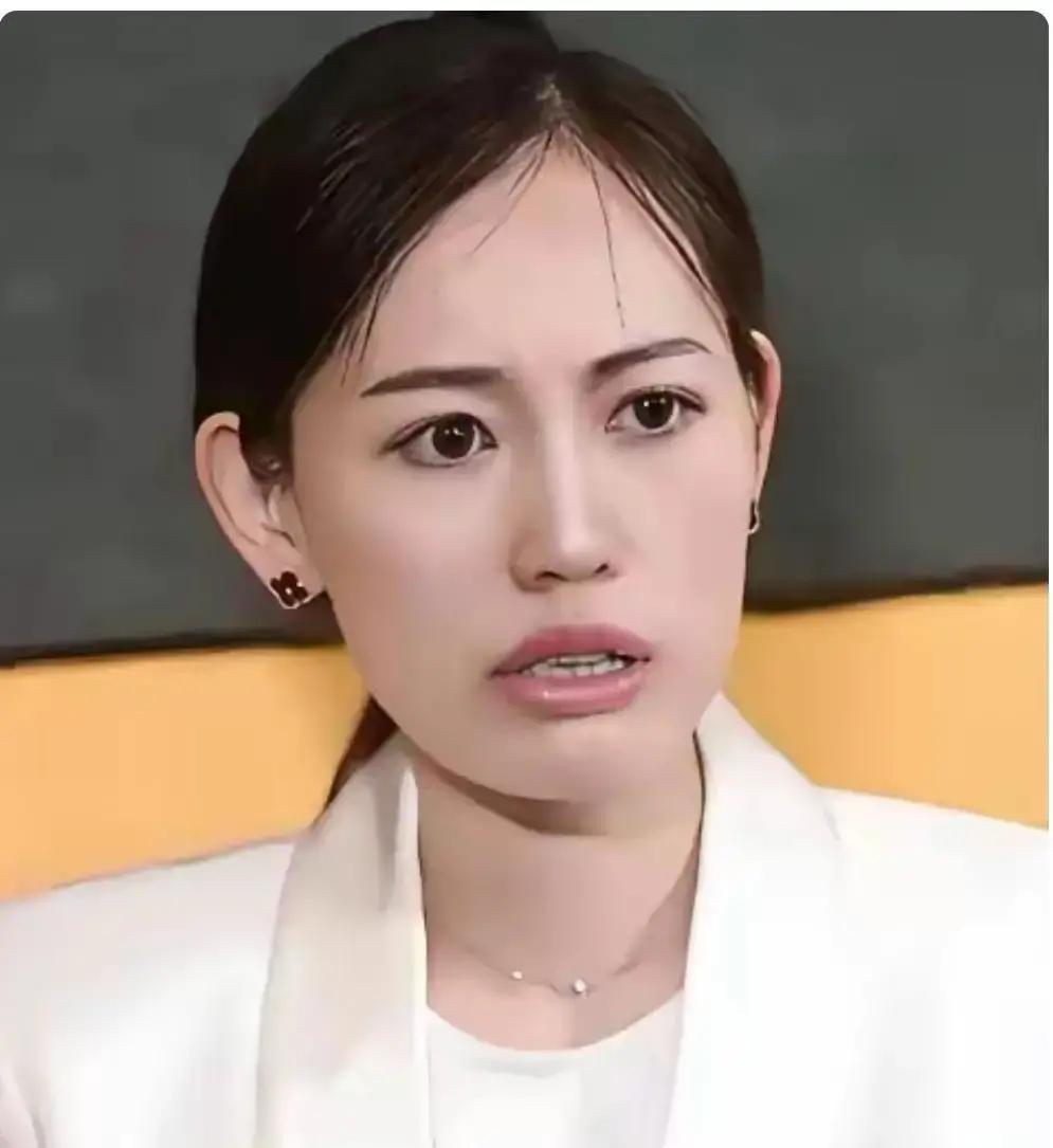 8年了！
王宝强22亿票房封神，马蓉带货5万卖不动，宋喆月薪4500，这报应来得