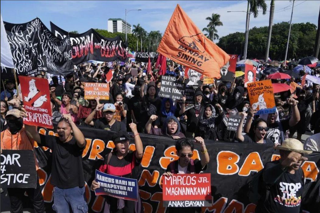 /最近菲律宾政坛彻底乱套了，昔日联手赢下大选的马科斯、杜特尔特两大家族，如今撕破