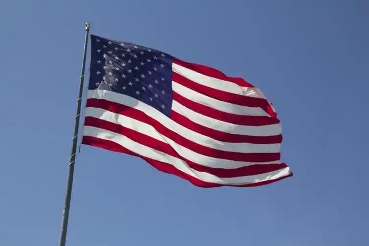 一位美籍华人说了句大实话：“之所以很多小国，宁愿得罪中国，也不愿意得罪美国，是因