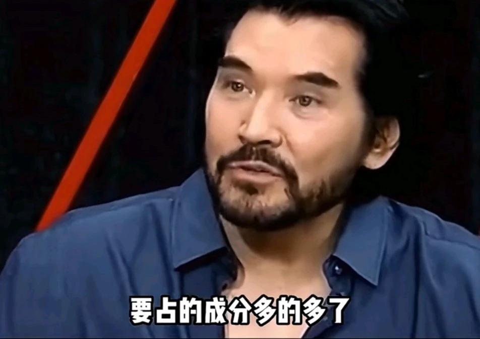 记者问费翔会不会和20岁的女孩交往。
费翔说到了他现在的年龄除了生理需求，别的需