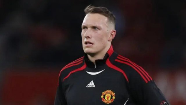 曼联旧将菲尔-琼斯日前作客High Performance播客节目，并谈到自己如