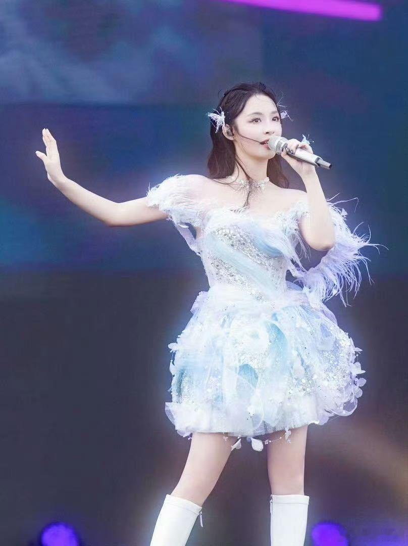 李莎旻子直播有效求职海上生明月音乐节海边晚风与歌声相伴的音乐节结束，李莎旻子转战
