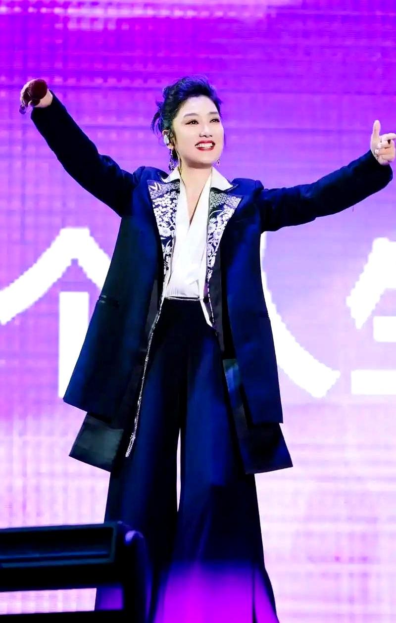 男女朝夕相处整整26年，赚了上亿资产，居然没传过绯闻也没为钱红过脸，这在娱乐圈你