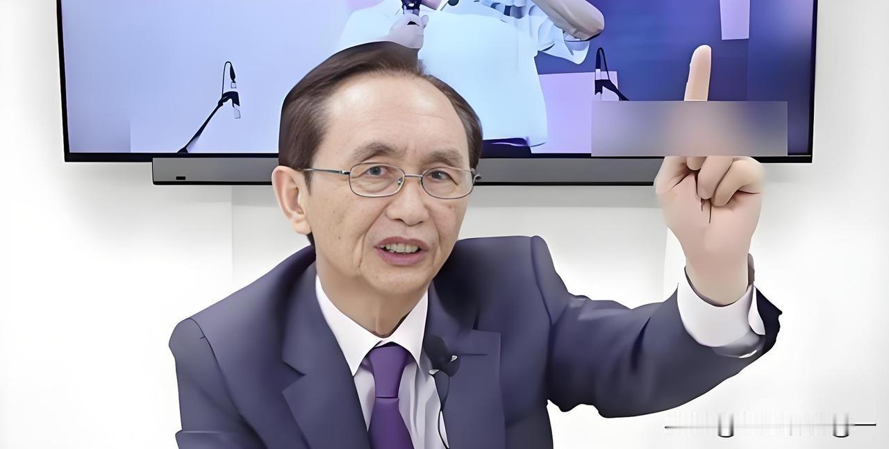 总有人一厢情愿，把国民党当成大陆安插在台湾的“自己人”。台湾媒体人吴子嘉听了只能