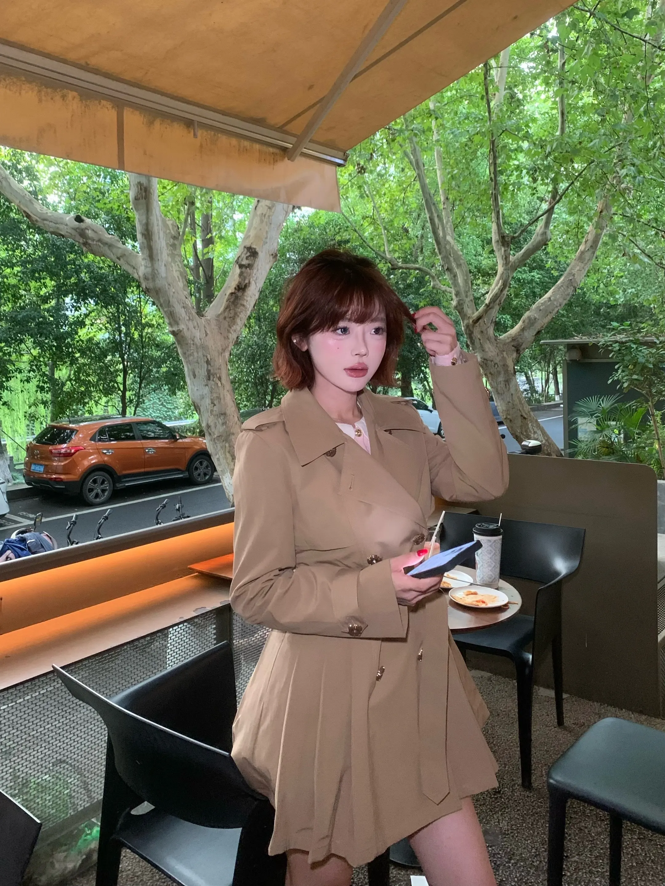 我问从前的爱为何变成今天 你说万物各有时令 爱也到了秋天