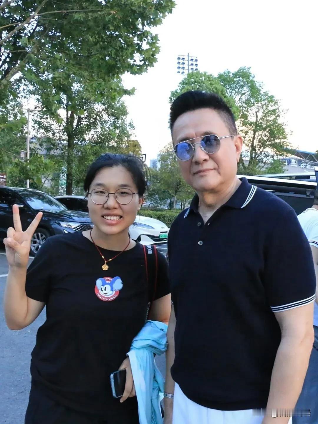 “高书记”才是超越陈道明，张丰毅等人的“爷圈顶流”啊！
谁能看出他七十岁了啊，照