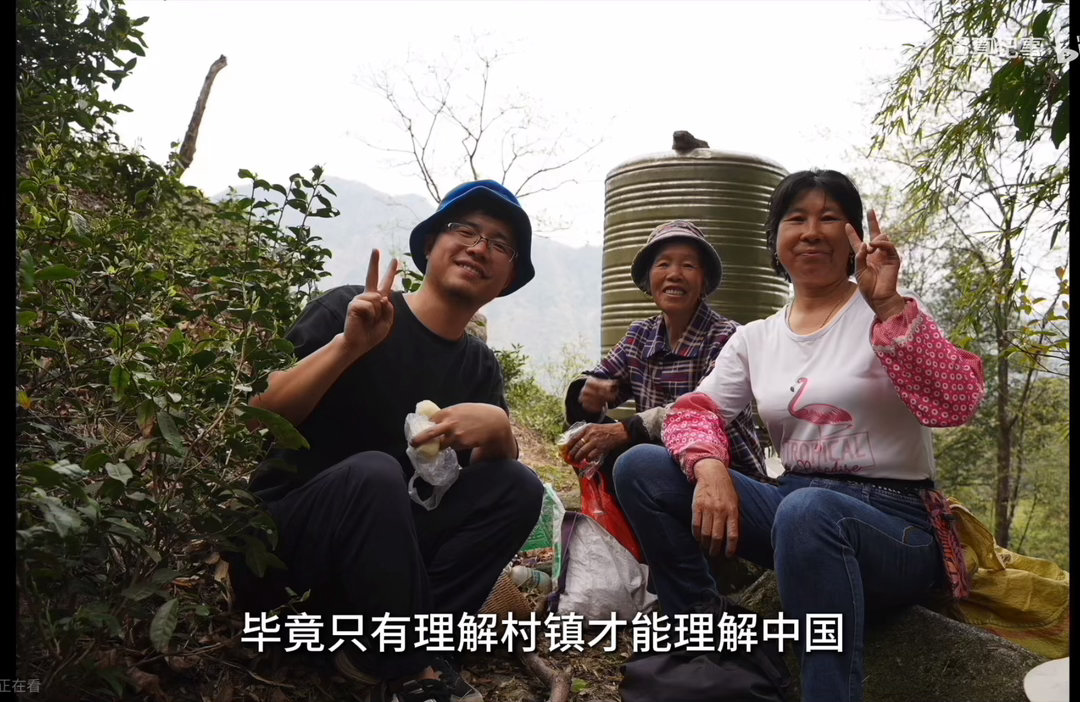 最后一代传统农民正在告别80多岁癌症晚期的阿嬷，拄着拐杖去看64年前自己修的水库