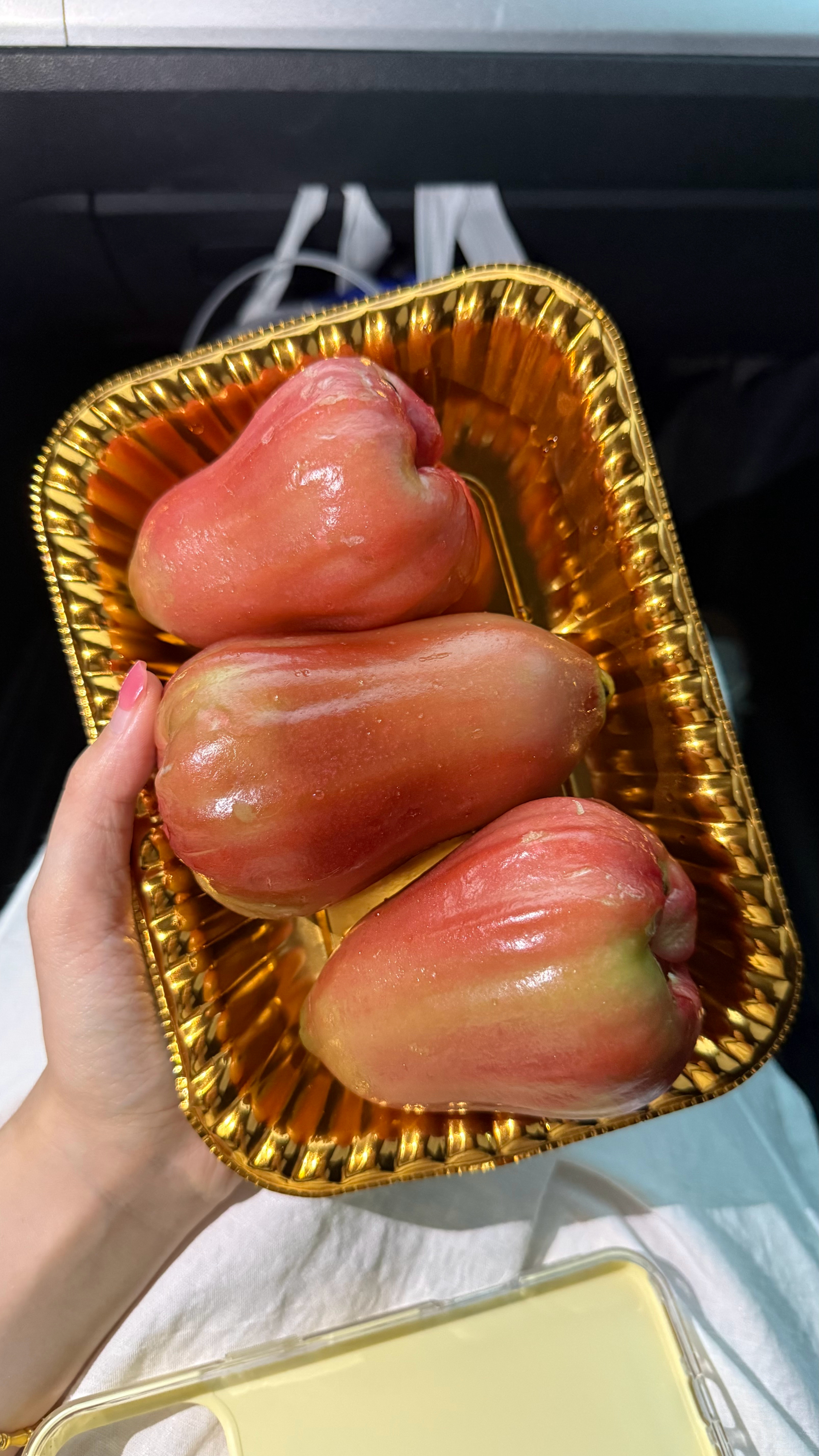 莲雾依旧不爱吃  真的很像红薯叶的味道…… 