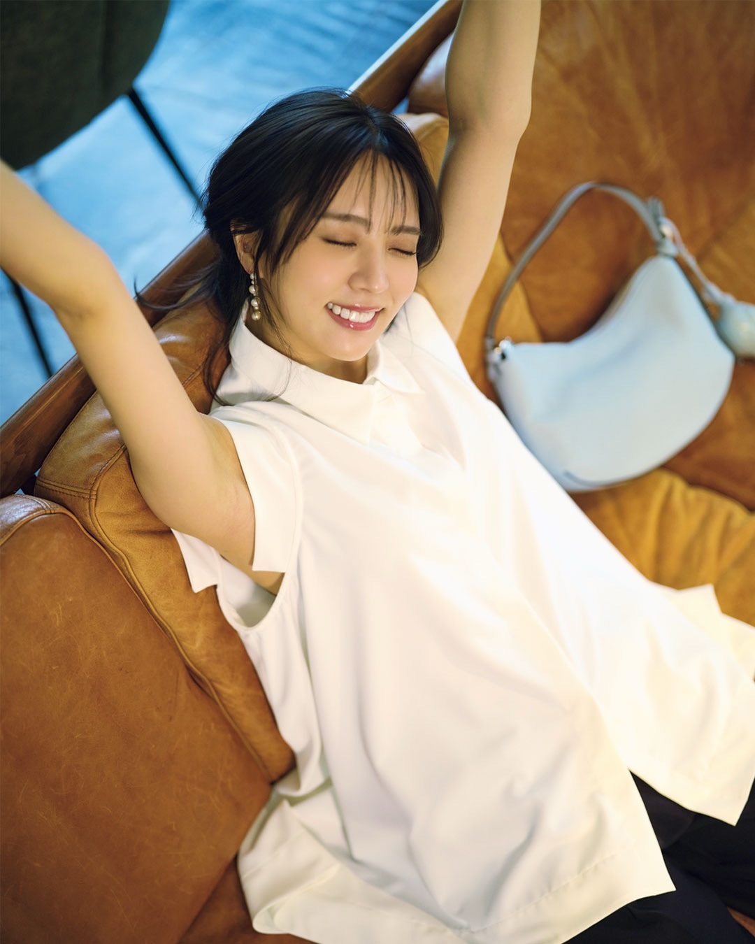 小林由依 　andGIRL