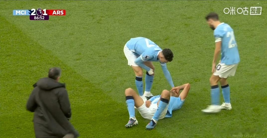 曼城2比1阿森纳西媒：瓜帅称暂未知罗德里伤缺时间，西班牙足协对此高度担忧曼城英超