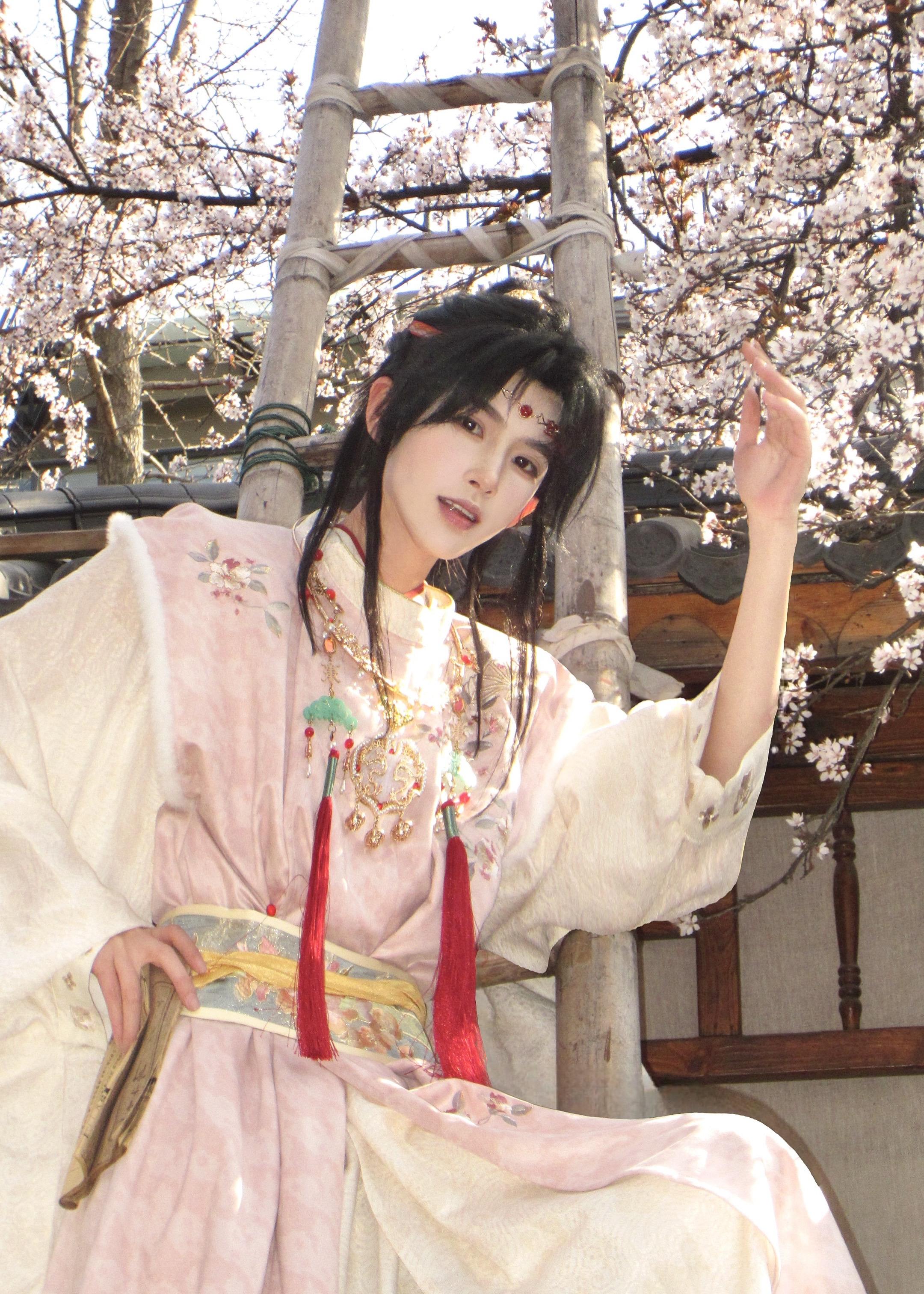 逃课翻墙出去玩咯。      摄影