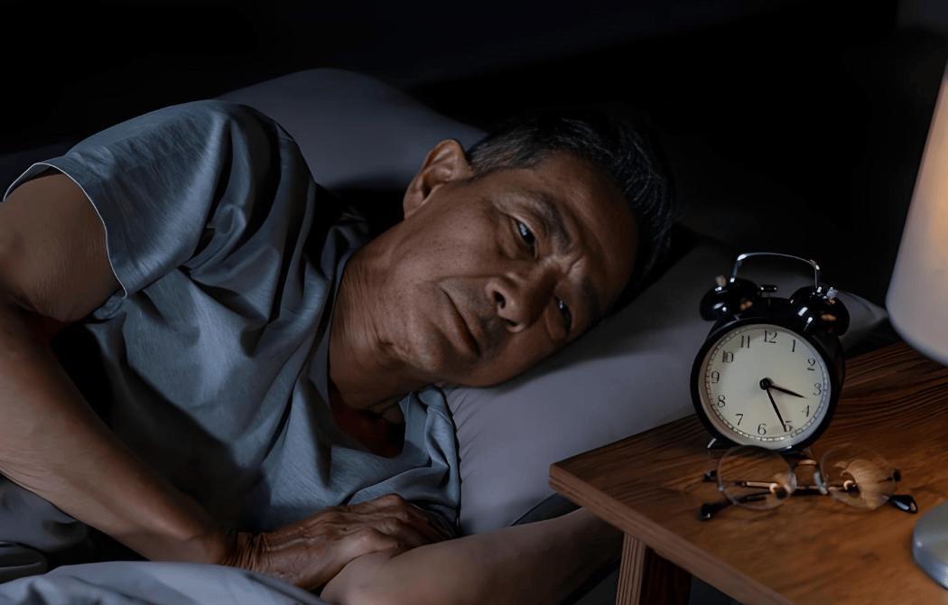 晚上十点前睡觉错了？医生提醒：过了65岁，睡觉要尽量做到这4点

很多老年人一辈