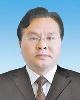 内蒙古自治区的冯雪涛，真的很有山东人的范！

作为平阴人的冯，长相就处处透着精明