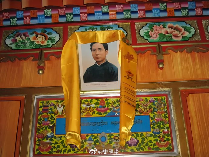 藏区人民心中的毛主席……毛主席是各族人民的大救星，永远活在人民心中 