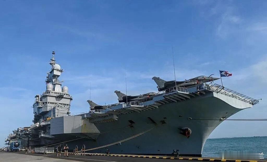 伊朗该放弃封锁海峡了，法国“戴高乐”号航母抵达阿拉伯海，为护航行动做准备。看样子