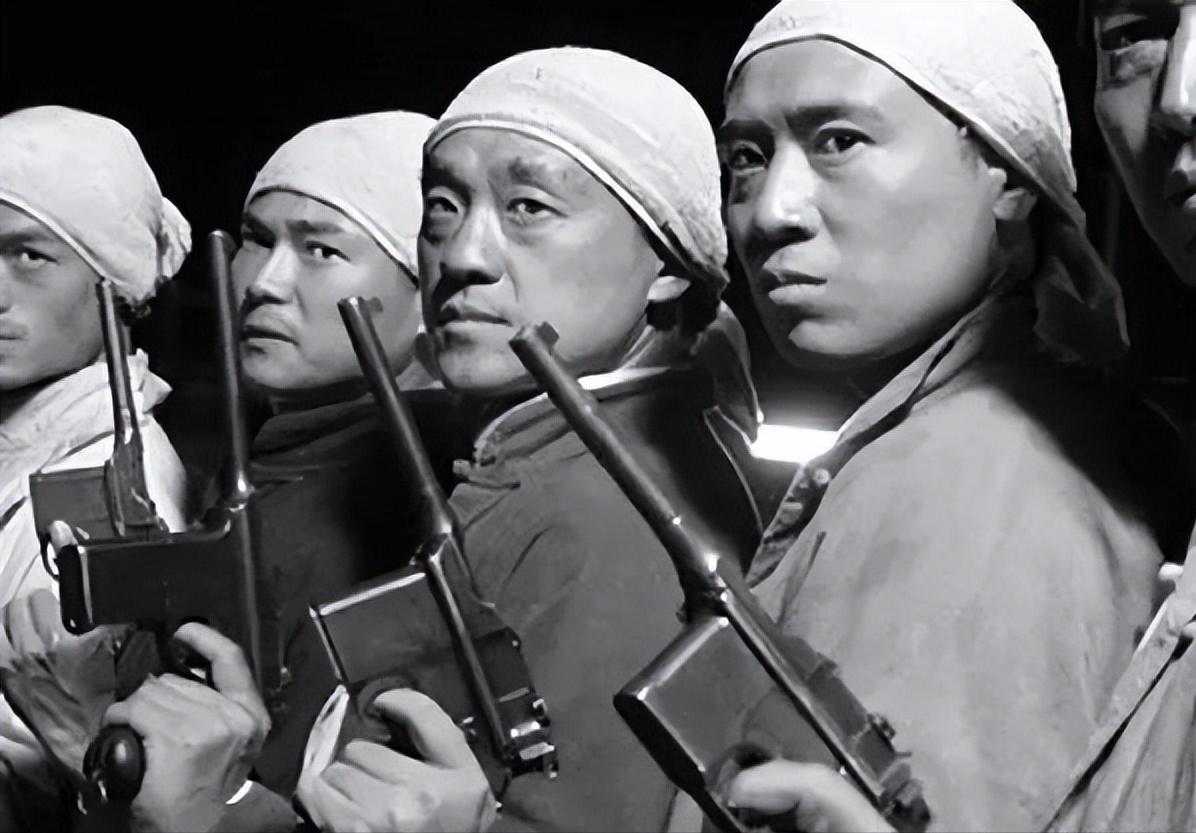 1942年10月，冀中九分区武工队接到一项任务：护送50多名地下工作人员到路东敌