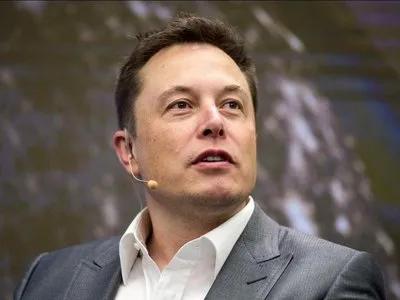 马斯克发出震撼预言，语出惊人！他说：“在未来，世界上或会有300亿-500亿台人
