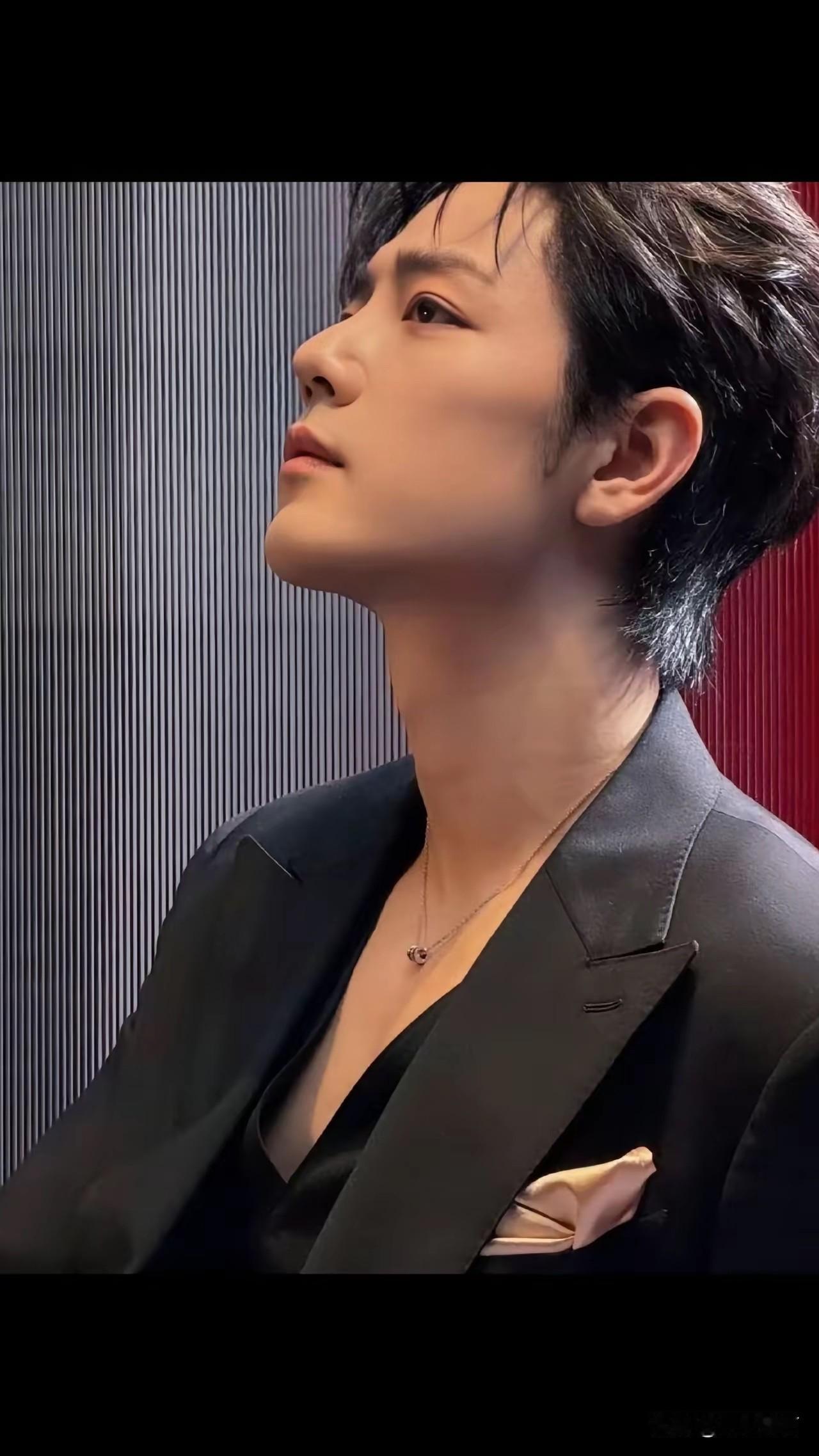 肖战粉丝团一波的福利🧧🧧🧧🧧
肖战实绩图 肖战巨星影响力 肖战硬核实绩 