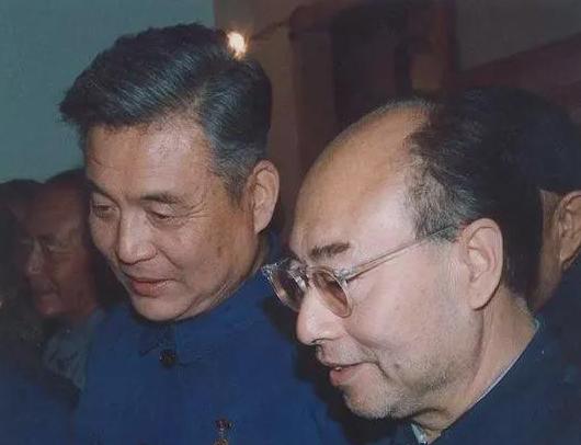 1986年，弥留之际的邓稼先向中央提出一份建议书，指出世界上的核弹理论水平接近极