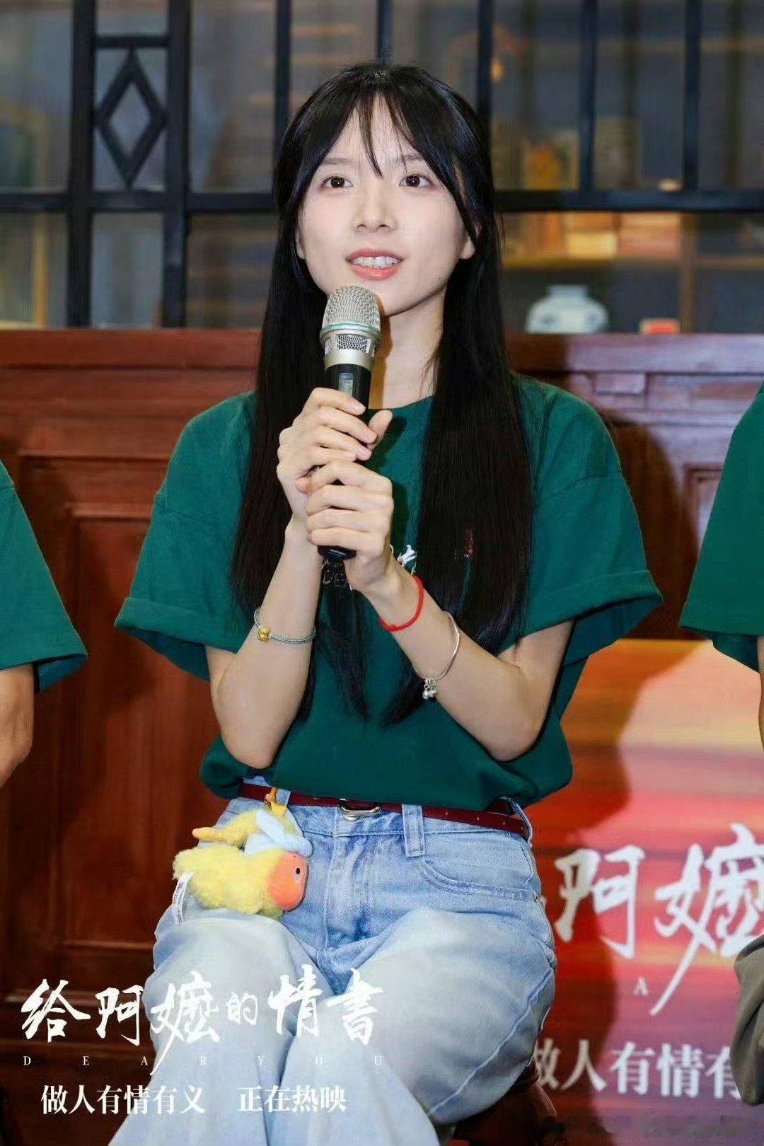 阿嬷女主李思潼签约虎鲸文娱 阿嬷情书女主签约虎鲸文娱 哇塞 