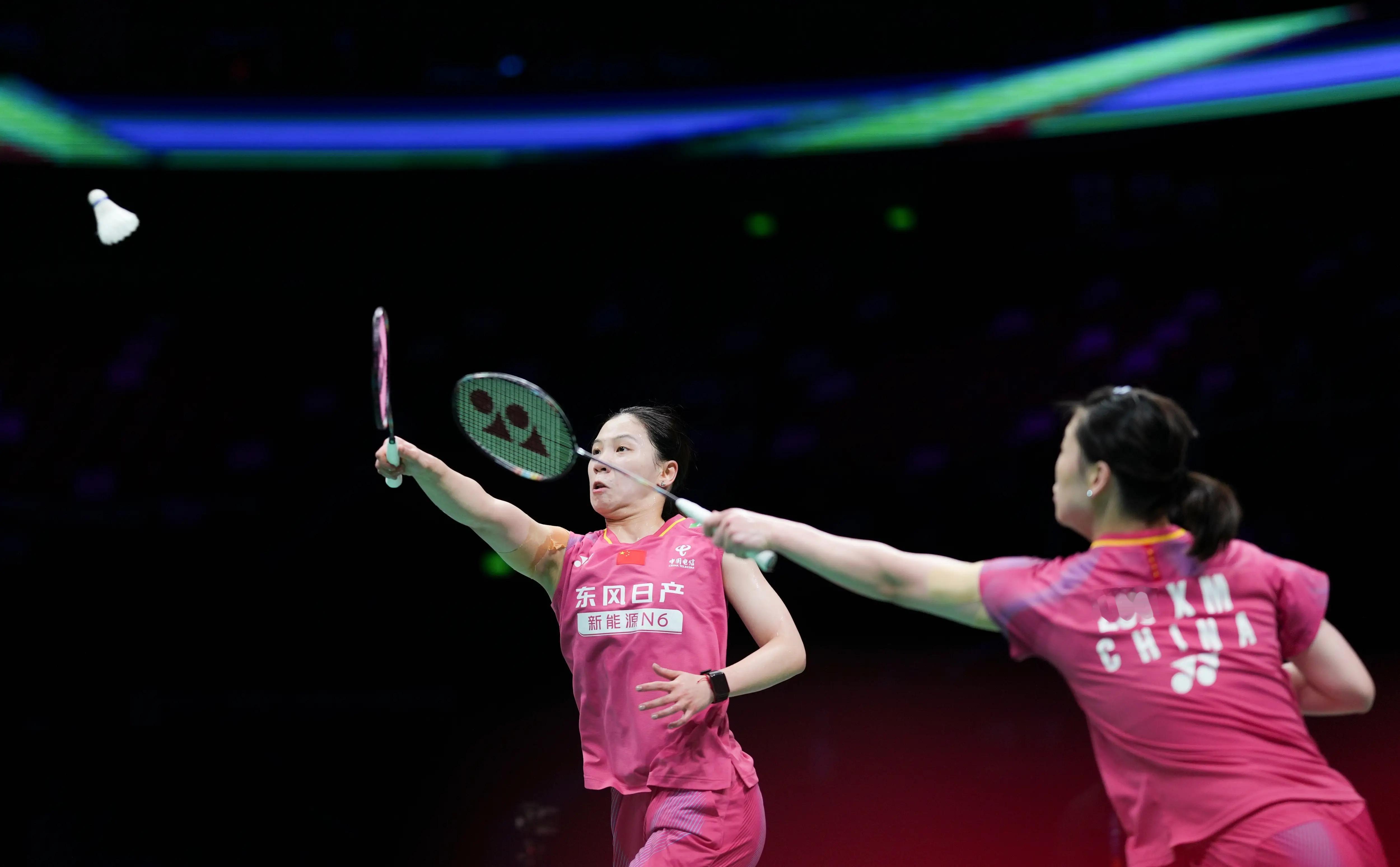 2026年羽毛球世锦赛 李怡婧/罗徐敏21-8, 21-10宝琳娜/科内莉亚晋级