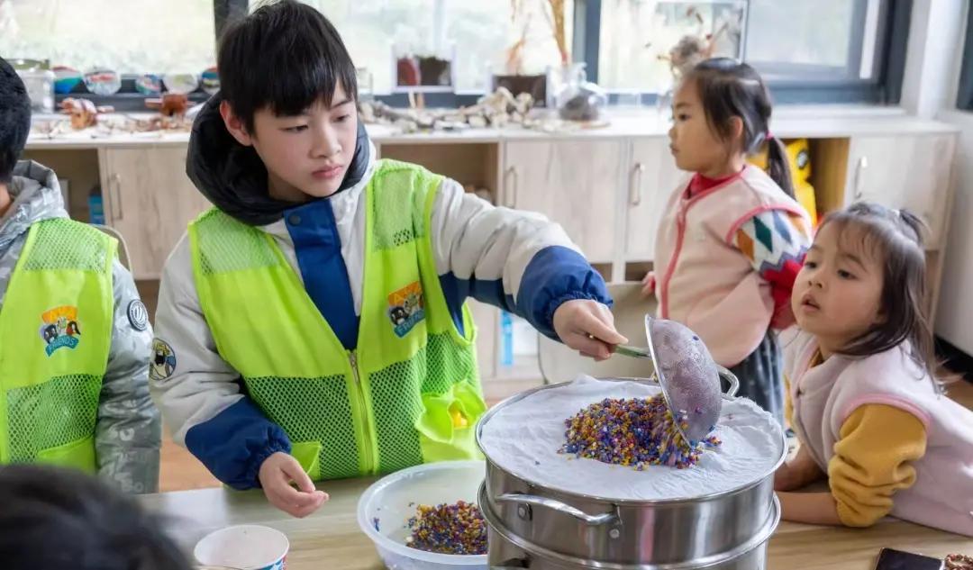 2月2日贵阳阿哈湖国家湿地公园热闹非凡，数千人涌入这片“地球之肾”，直接撞上第3