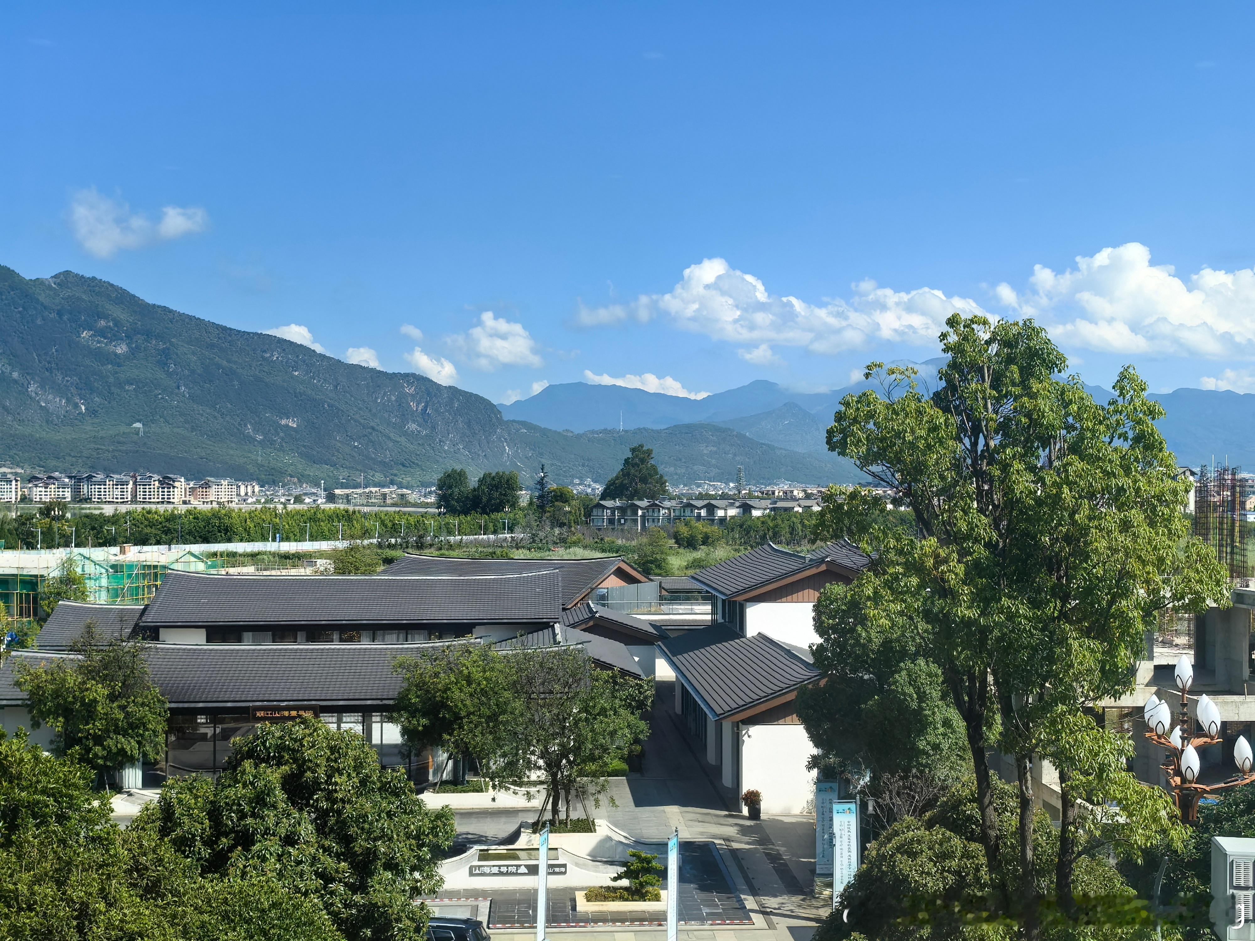 无需滤镜，随手一拍都是风景。司机大哥说这里多数人都能活到八九十，那他们肯定没烦恼