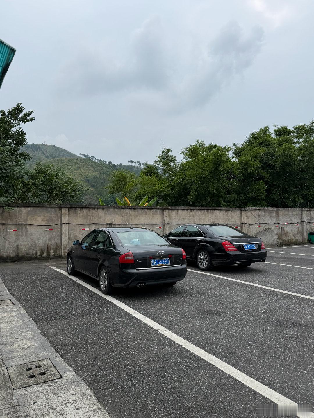 今天驾驶A6小汽车长途跋涉，在兴义吃个美味牛肉之后继续出发