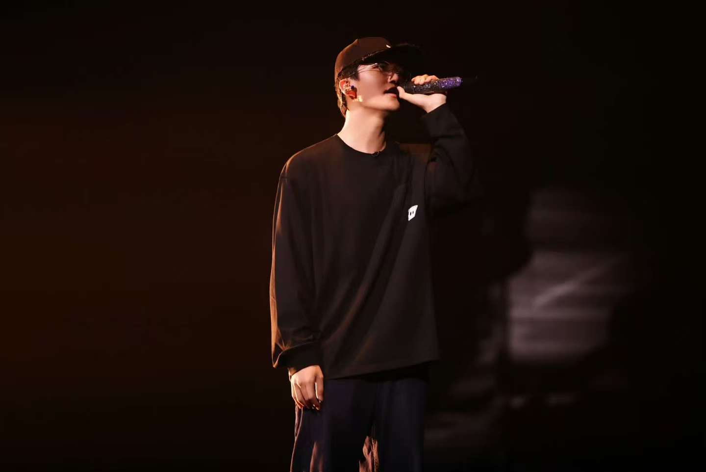 黄子弘凡的《末日狂奔》来喽，这组照片真的有一种落日余晖中的孤影！