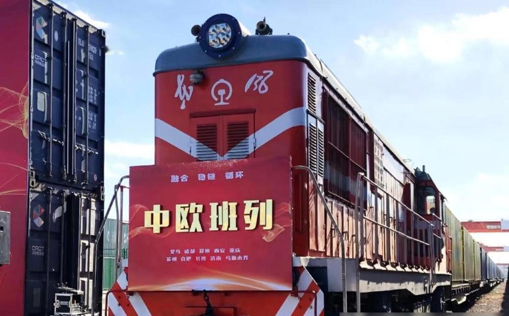 波兰关了11天，中国船直接开进北极。
没等你反应过来，第一艘“伊斯坦布尔桥”已经