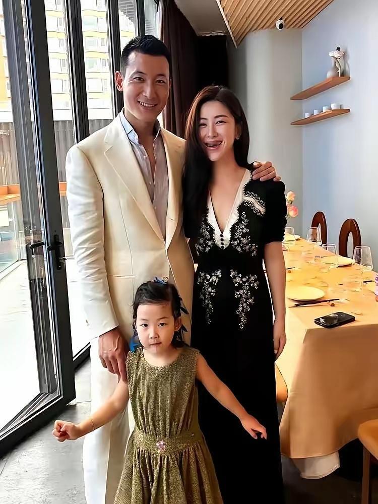 被“牢A”事件卷入舆论的朱珠，
人家是实打实的顶级白富美！
家世背景远超“红三代