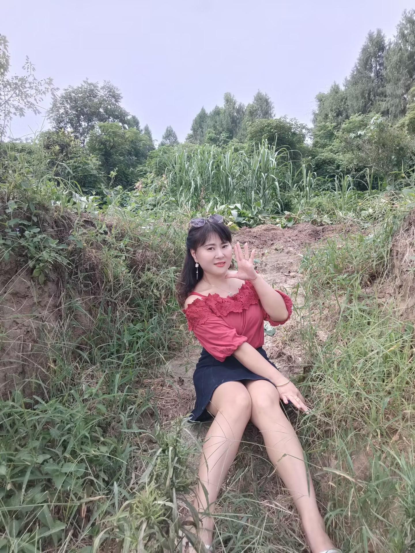 人海茫茫，先有不甘，再有心安，心若无所求，山前山后皆有路，有风无风皆自由
