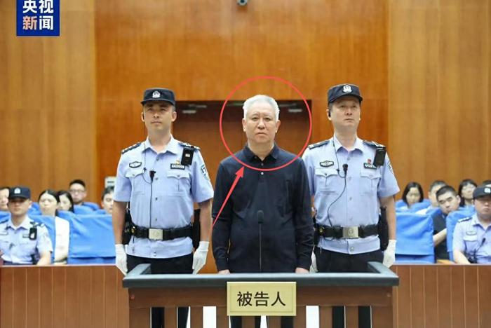 许家印1958年10月9日 出生
如今67周岁的他被判处无期徒刑！

2023年