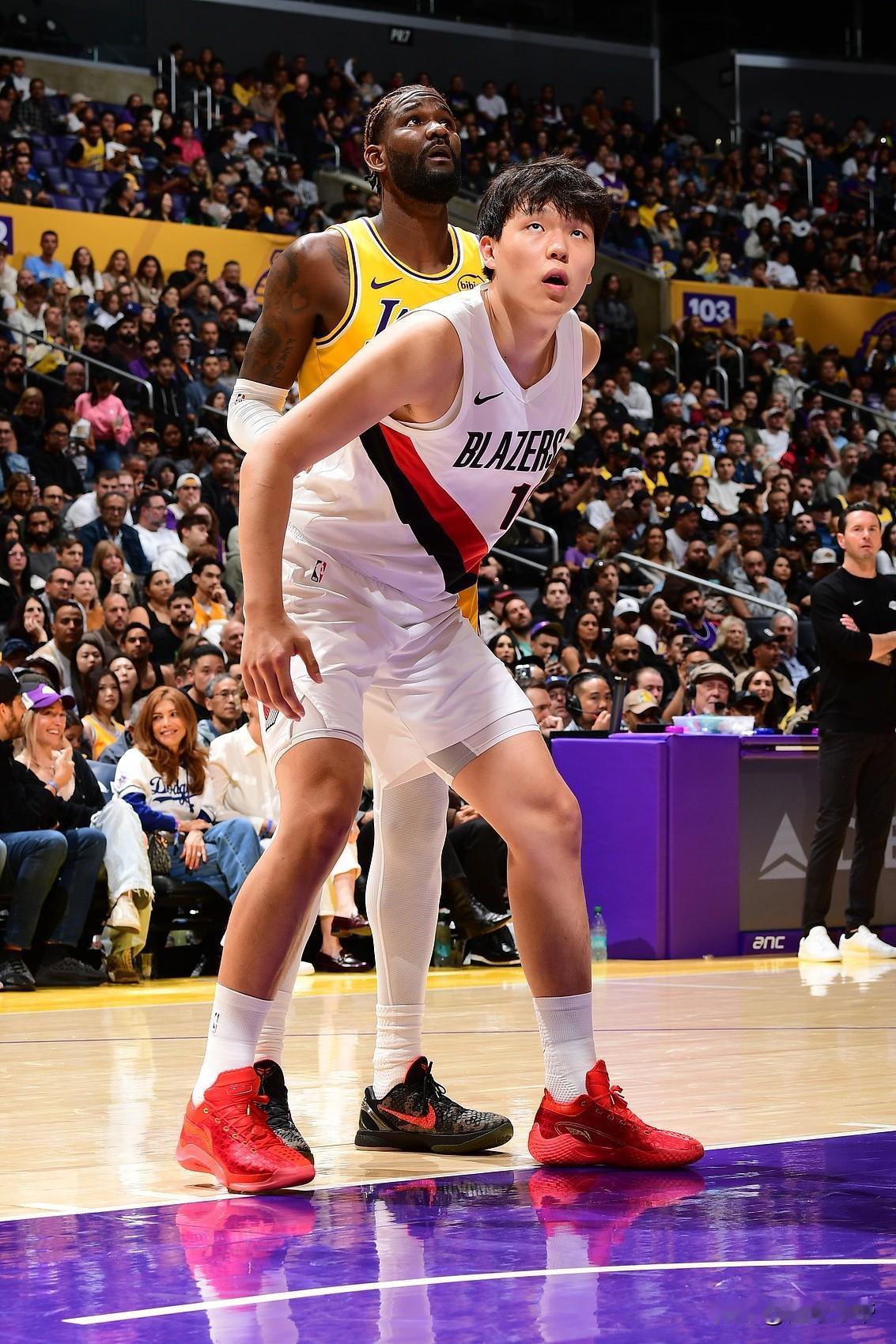 真成吉祥物了，杨瀚森出战7分22秒拿到1分1板1失误！

在今天开拓者与湖人的比