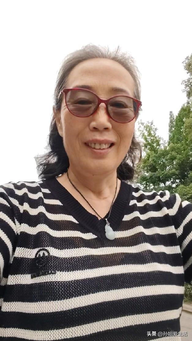 凉爽天气里，骑车取快递，顺便赏景
立夏已过数日，成都每晚降雨，清晨颇为凉爽。
我