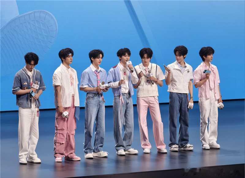 宋亚轩珍珠小子拍珍珠我也是看过时代少年团相册的人了谁懂啊！也是让我解锁了时代少年