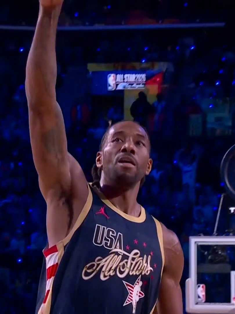 从防守到进攻、从护框到三分，他全程紧绷、一丝不苟，异于队友的认真，全场也许只有文