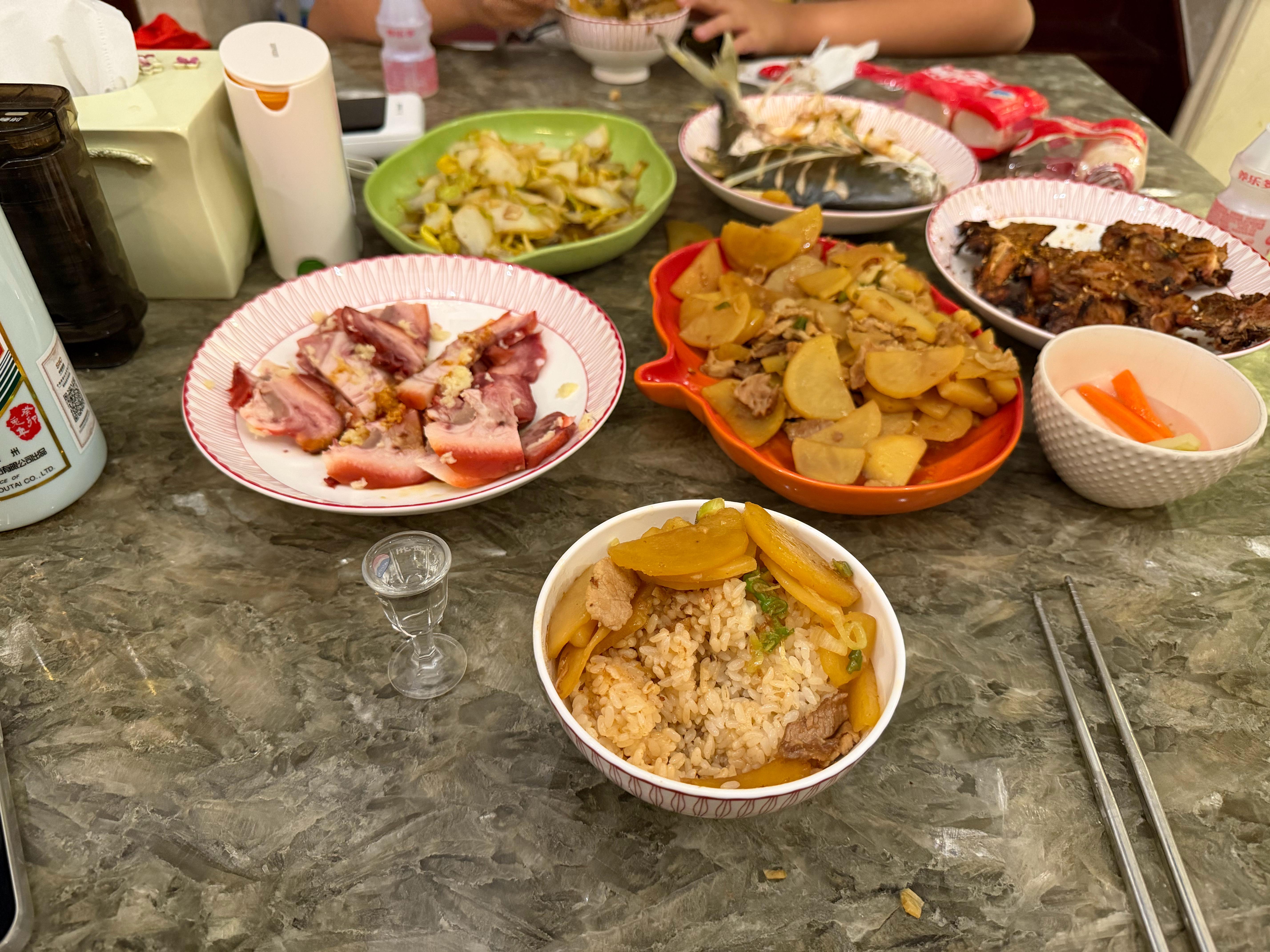 家常便饭难得在家吃饭，整一口 