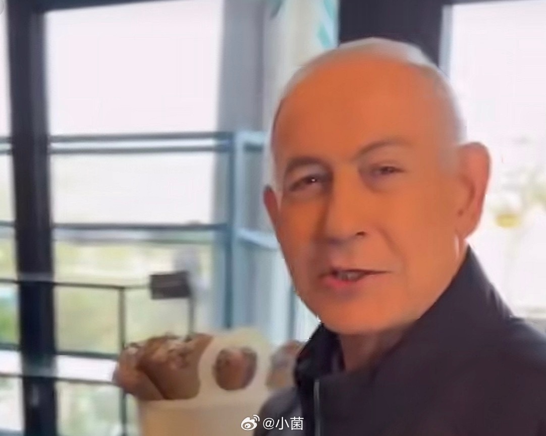 内塔尼亚胡发视频自证在世六指传闻还要发视频澄清？这届网友眼神太毒了。不过AI时代
