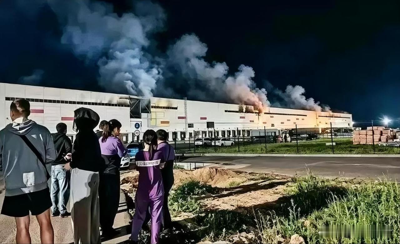 🔥细思极恐！俄乌新战场开启，炸电商仓库真的只是军事打击？
 
俄乌正面战线长期