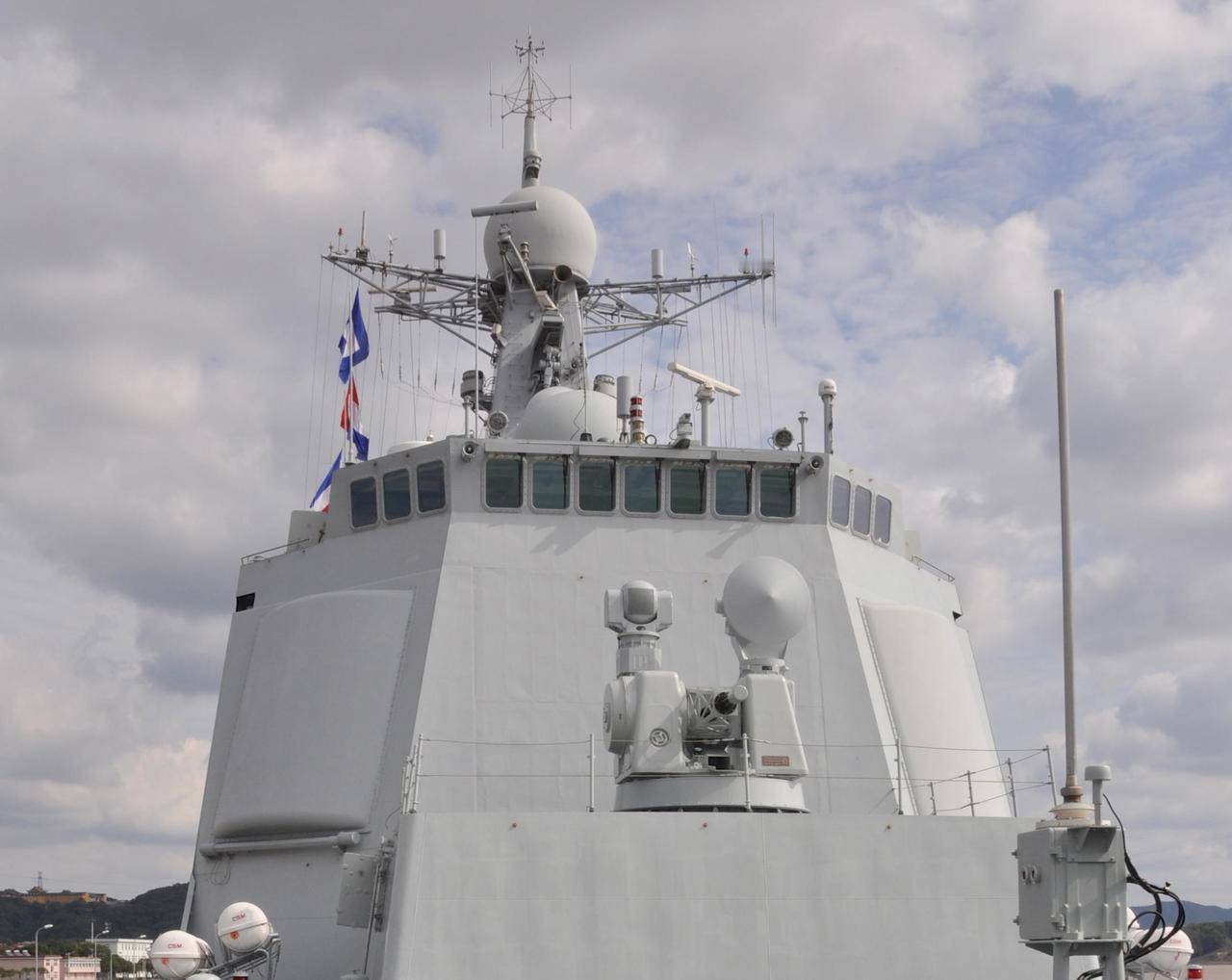 中国雷达又凡尔赛了一把

根据央视的报道，052D银川舰的雷达只要一开机，周围几